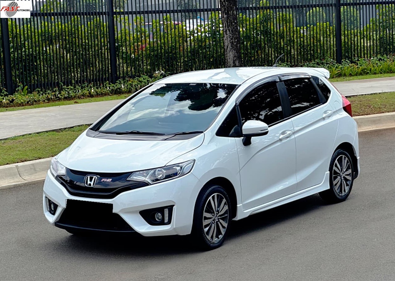 8 HONDA JAZZ RS 2015 PUTIH B 2972 BFK