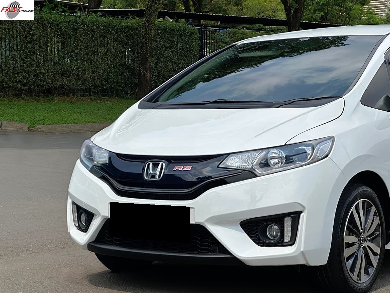 9 HONDA JAZZ RS 2015 PUTIH B 2972 BFK